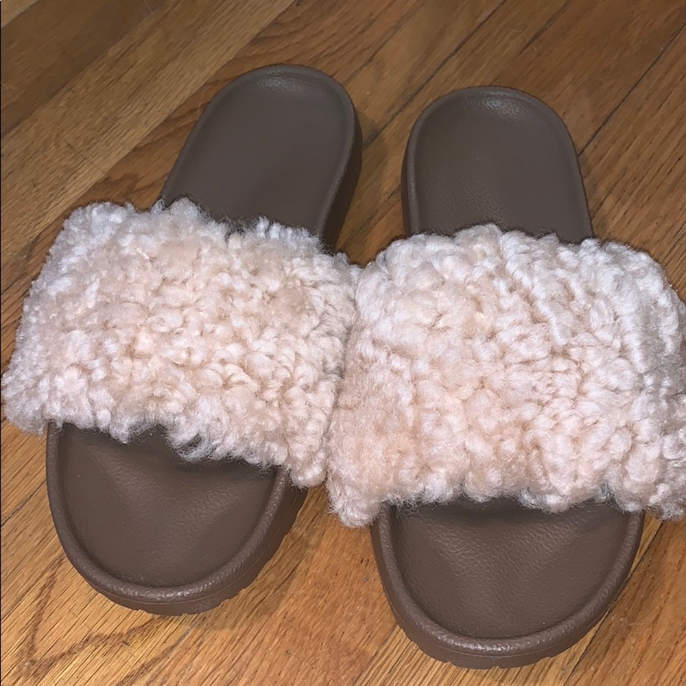 UGG Royale Slides